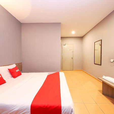 Oyo 89676 Hotel 22 Σερεμπάν Εξωτερικό φωτογραφία