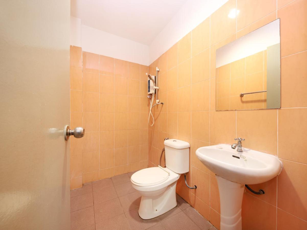 Oyo 89676 Hotel 22 Σερεμπάν Εξωτερικό φωτογραφία