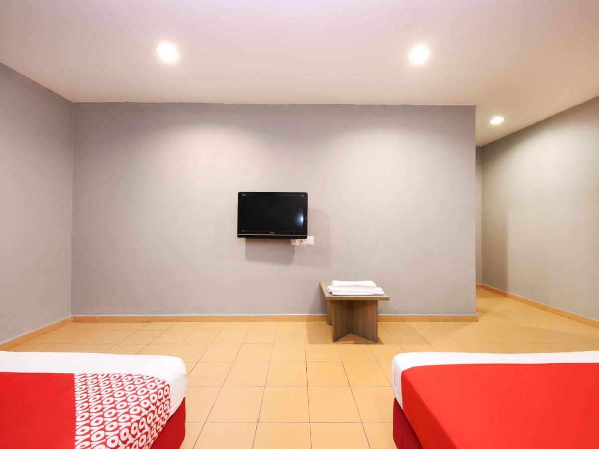 Oyo 89676 Hotel 22 Σερεμπάν Εξωτερικό φωτογραφία