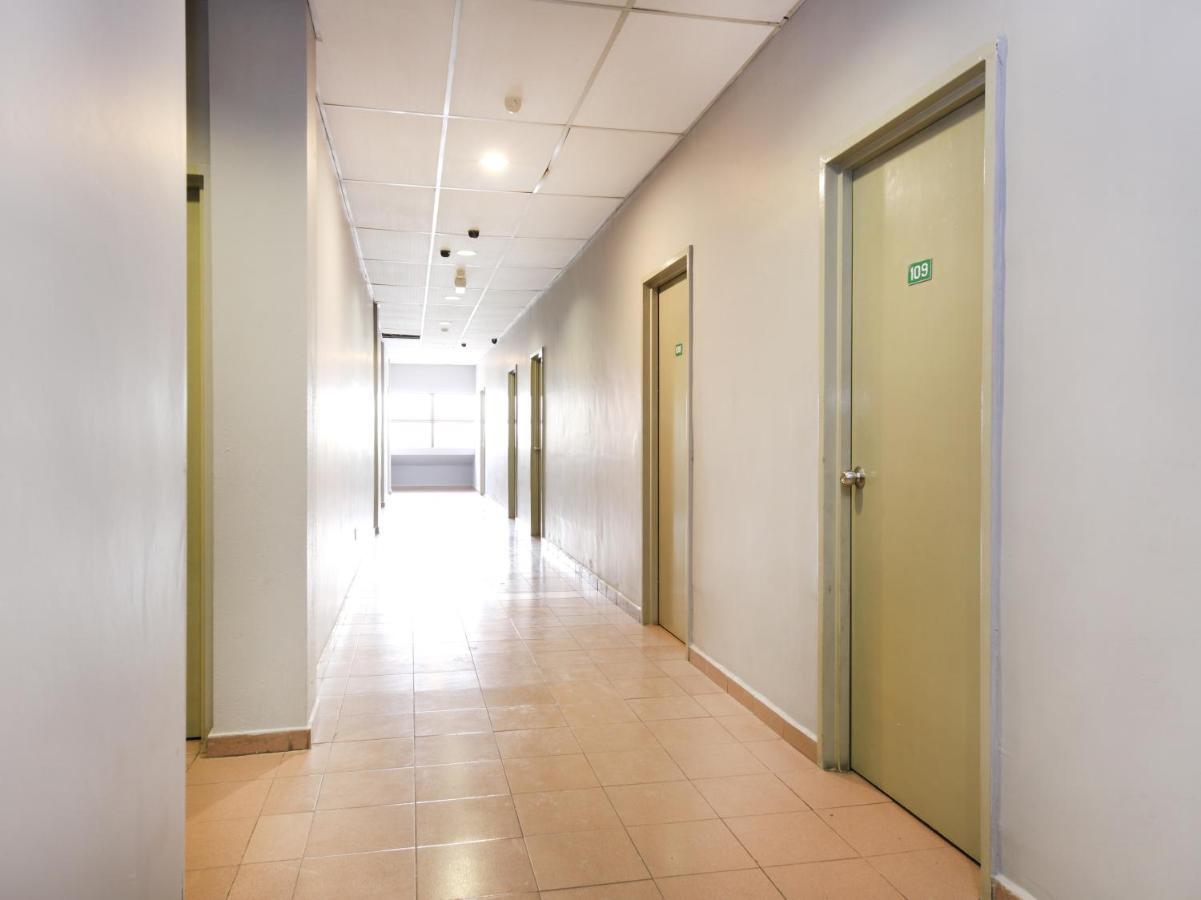 Oyo 89676 Hotel 22 Σερεμπάν Εξωτερικό φωτογραφία